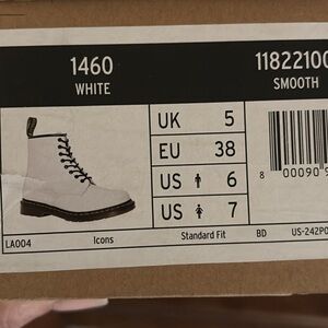 Dr Martens Boots 11821 White Classic Smooth Leather Lace Up Air Cushioned